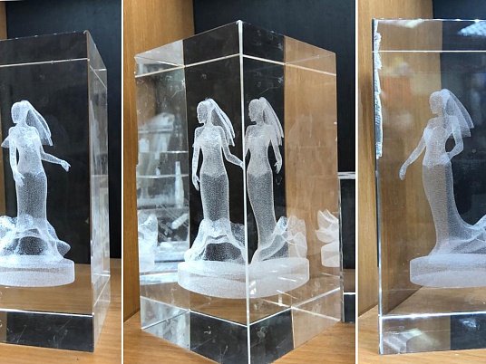 Объемная лазерная гравировка внутри стекла