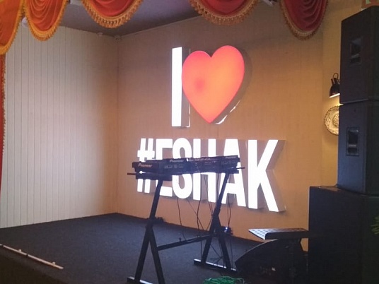 Световая вывеска "ESHAK"