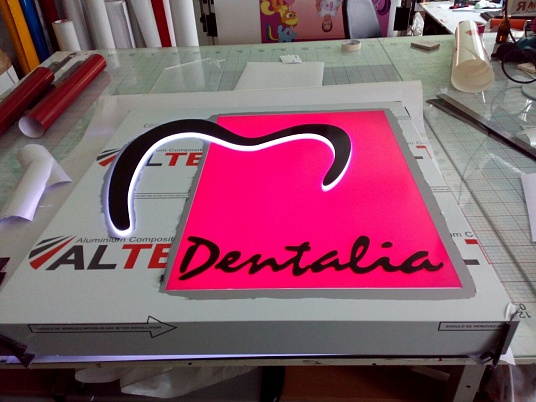 Вывеска Денталия
