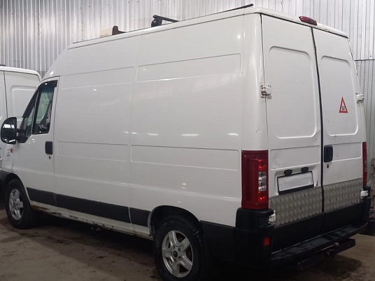 Оклейка машины пленкой