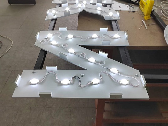 Буквы на металлокаркасе