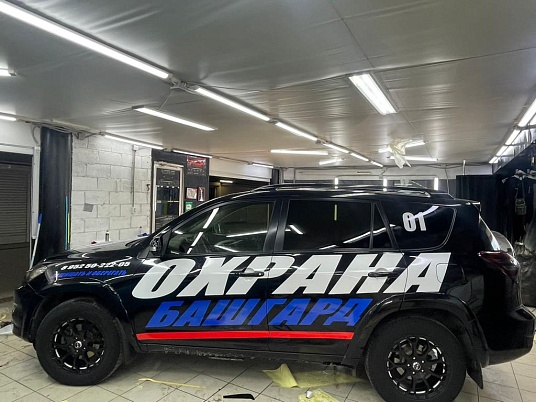 Изготовление наклеек на автомобиль