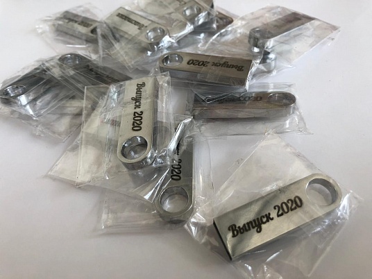 Гравировка на флешке