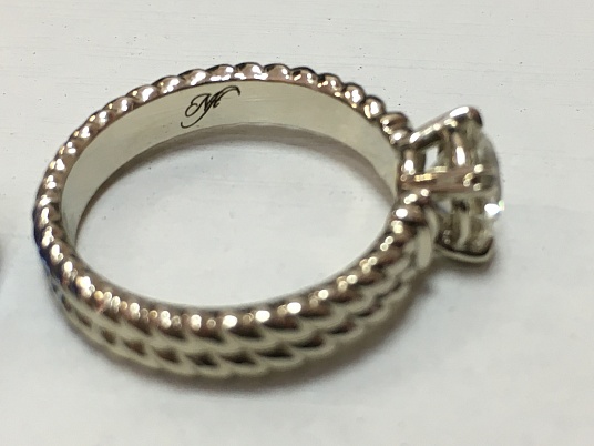 Гравировка на кольцах, ювелирных украшениях