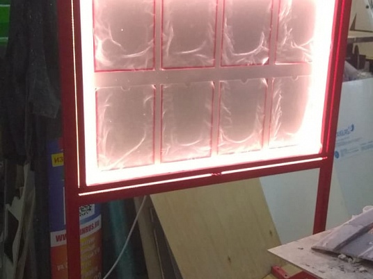 Уличный антивандальный стенд с подсветкой, с открывающими дверцами.