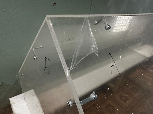 Крышка из оргстекла