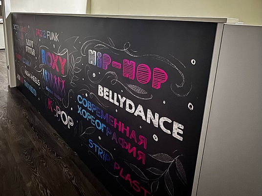 Оформление ресепшн из пластика